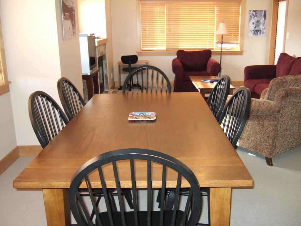 Red Mountain Village Condos Rossland Habitación foto