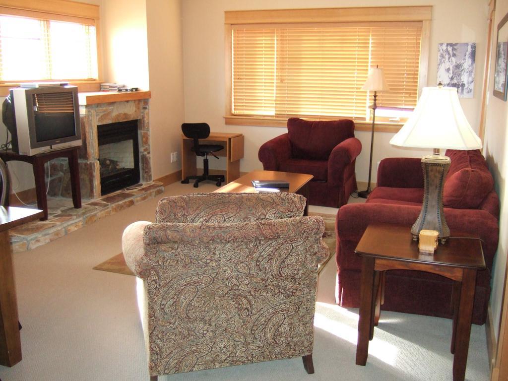 Red Mountain Village Condos Rossland Habitación foto