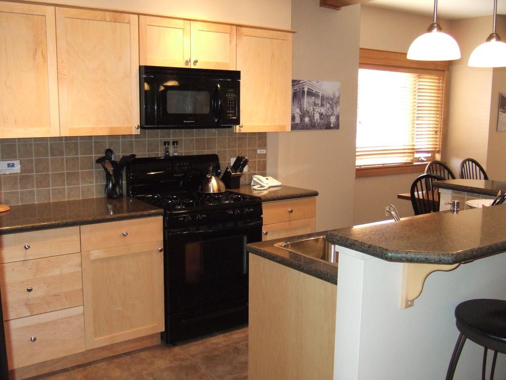 Red Mountain Village Condos Rossland Habitación foto