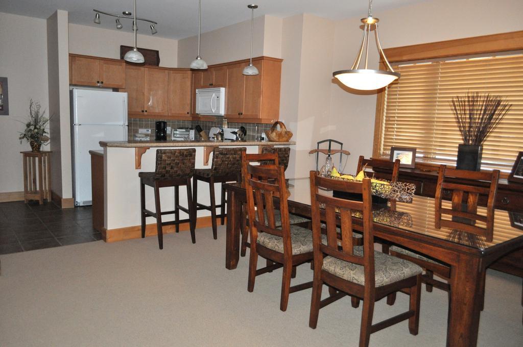 Red Mountain Village Condos Rossland Habitación foto