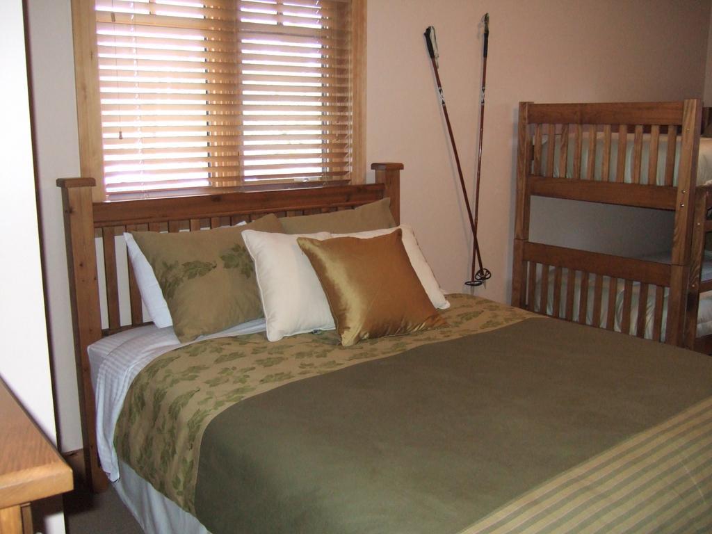 Red Mountain Village Condos Rossland Habitación foto